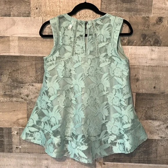 Xhilaration Sleeveless Lace Top - Picture 15 of 16